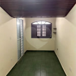 São Paulo - Capital - Bairro Santa Cruz - R4 495.000,00 - Aceita permuta por imóvel na cidade de Indaiatuba- Sp - Sobrado em rua residencial sem saída e com praça particular. O imóvel possui 2 quartos — 1 suíte com dois ambientes e acesso a hall externo. Sala ampla, cozinha com dois ambientes
