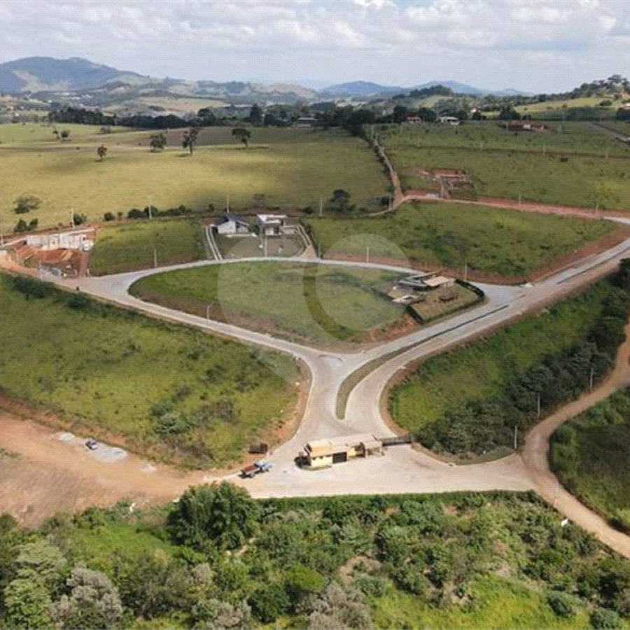 Terreno em Joanópolis com 1.000 metros, condomínio fechado com portaria e segurança, pronto para construir