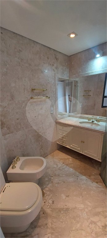 Apartamento à venda no Campo Belo de 245m² com 3 suítes e 3 vagas