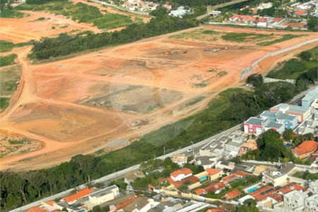Terreno em Atibaia com 360 metros em condomínio fechado alto padrão com vista para Pedra Grande e pronto para construir