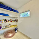 Casa em condomínio Impecável, 4 dorms / 2 suítes, varanda gourmet, piscina, 3 lareiras
