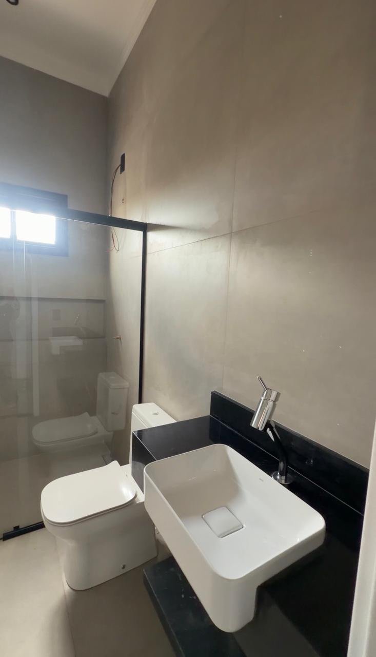 Casa à venda com 3 quartos no condomínio Villa de León, Três Lagoas - MS