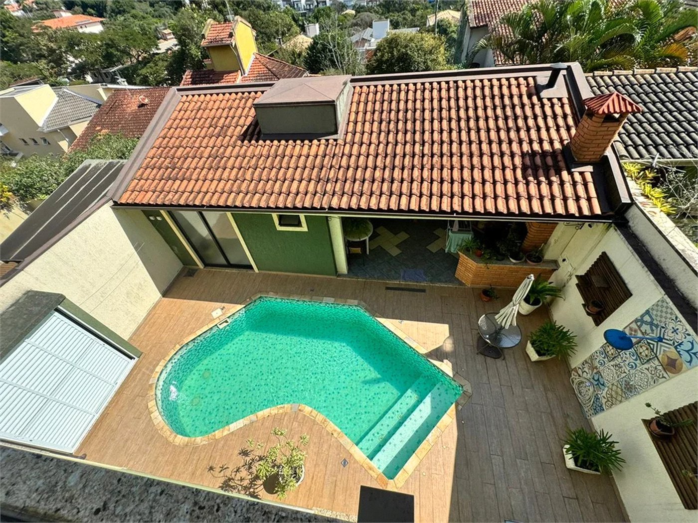 Casa à venda com 3 quartos, sendo 1 suíte, no condomínio Residencial Jardim das Flores 1510, Cotia - SP