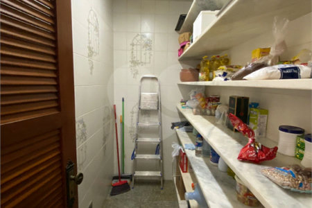 Casa Térrea com 3 suítes, sendo 1 suíte master.