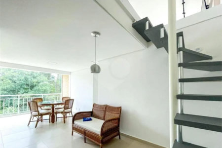 Cobertura Triplex com Mobilia parcial em Itapetinga Atibaia