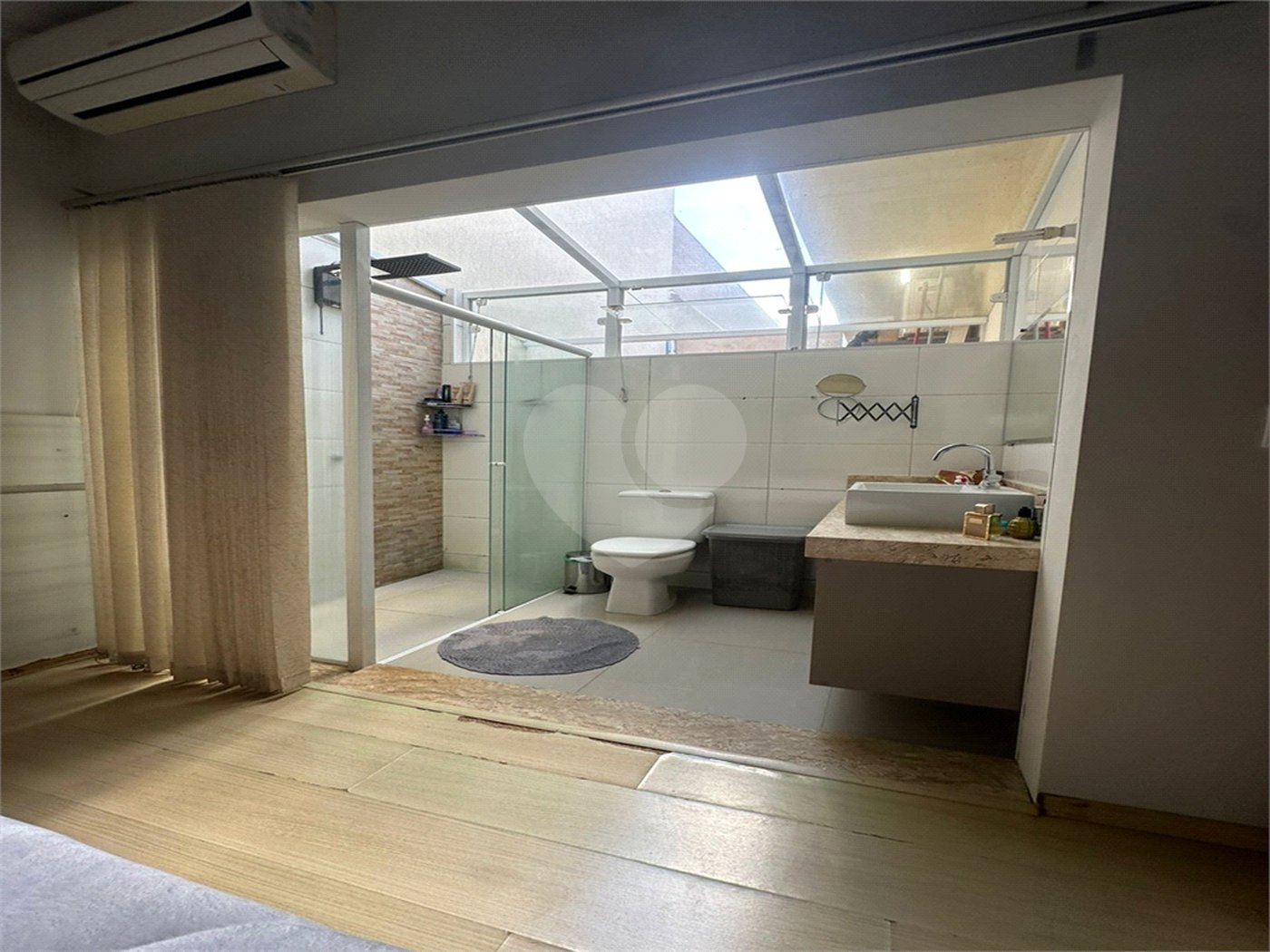 Casa térrea 2 quartos 1 suíte e piscina. Jardim Embaré