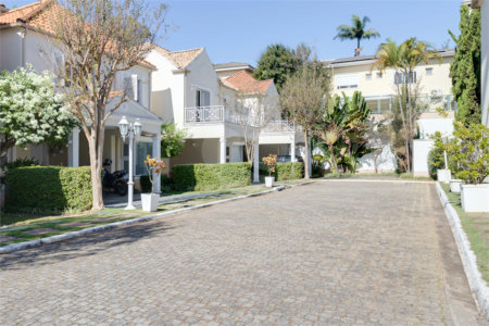 Casa à venda com 4 quartos, sendo 2 suítes, no condomínio Villa Franz Schubert, São Paulo - SP
