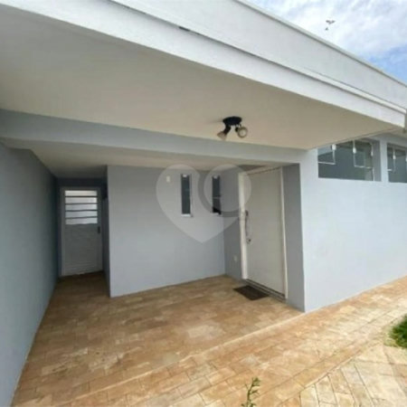 Casa à venda com 3 dormitórios, sendo 1 suite e ampla área de lazer no Jardim Brasil