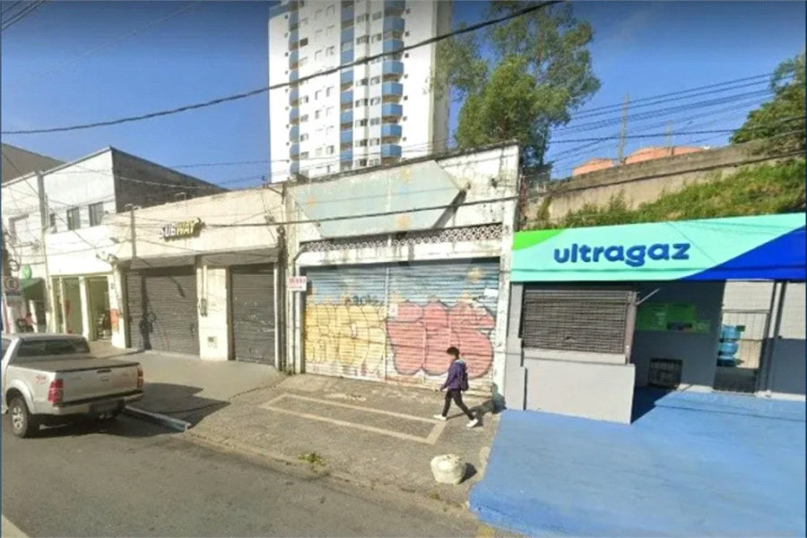 Galpão comercial com 147 m² de área total de terreno e 100 m² de área útil no Cambuci.