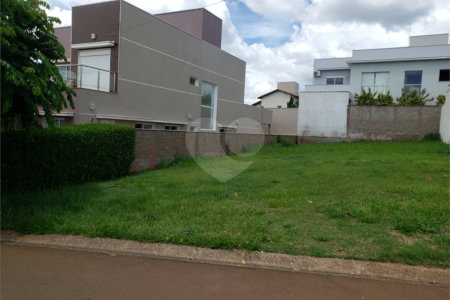 Vende-se terreno no Village Damha em Araraquara