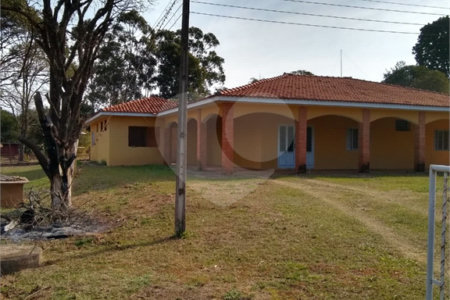 Chácara em água vermelha, localizada em ponto comercial.