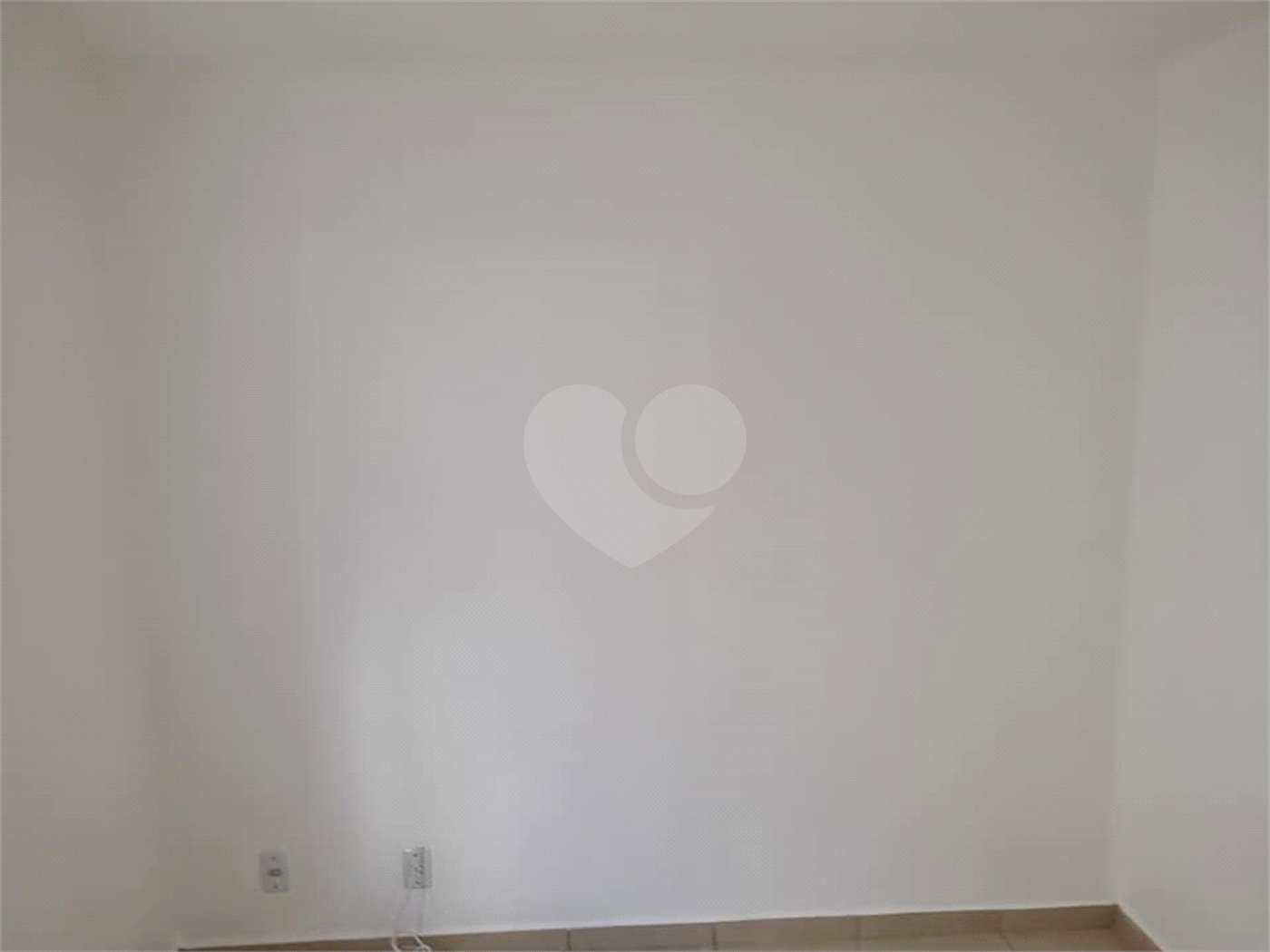 Apartamento no Condomínio Mont Royal.