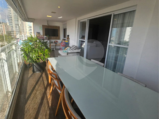 Apartamento à venda com 3 suítes em Santana, São Paulo, SP