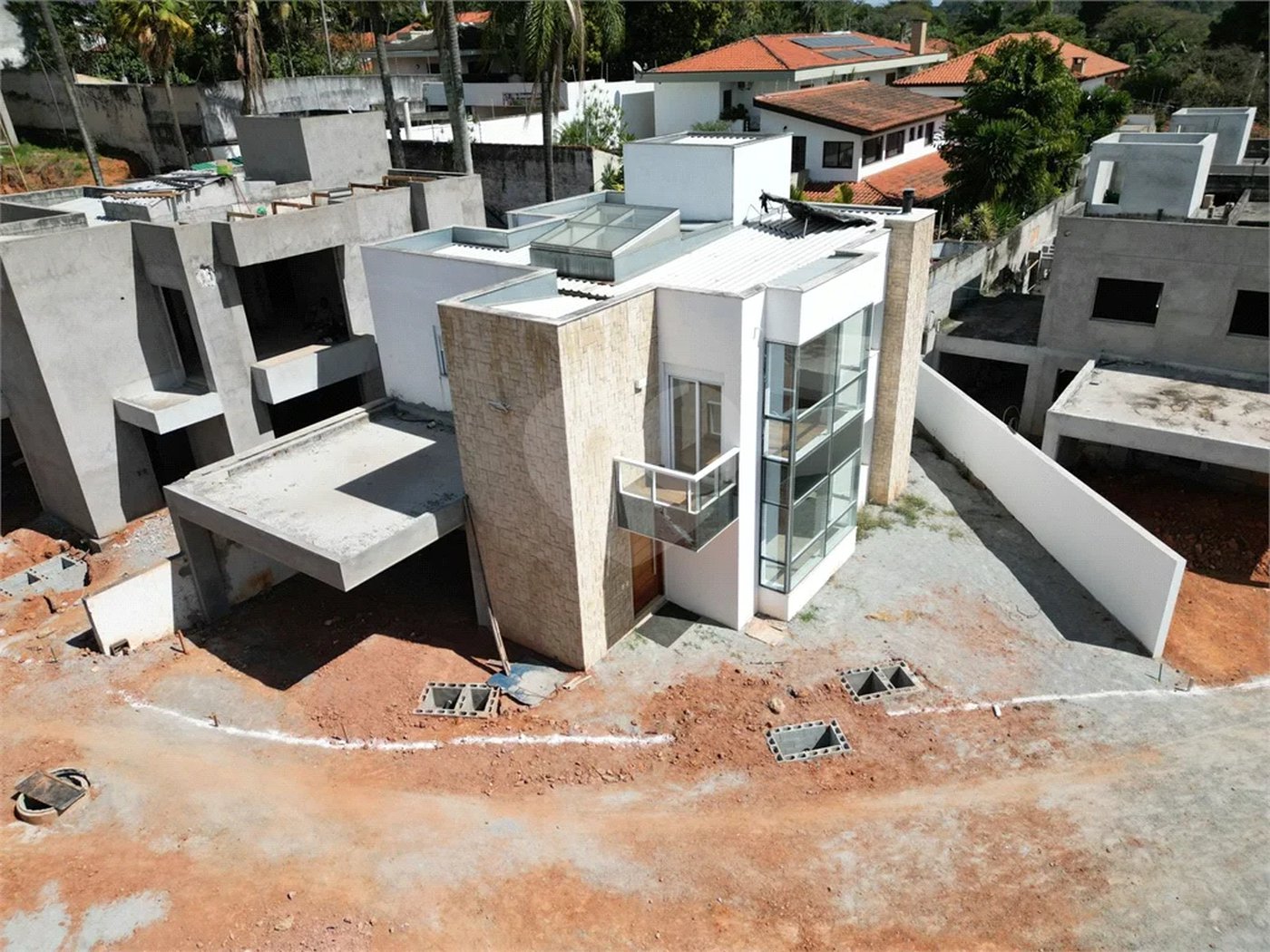 Residencial Tremembe Casa Linda - 255 mts - 04 dormit sendo 02 suites , 5 wcs - 04 vagas