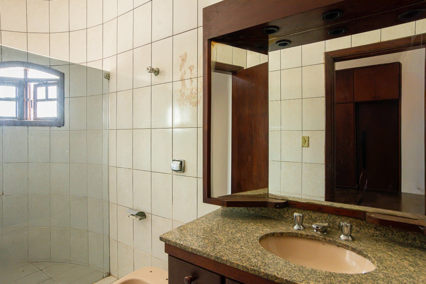 Sobrado à venda 187m² com 5 quartos, sendo 2 suítes, em Conjunto Residencial Butantã próximo à USP