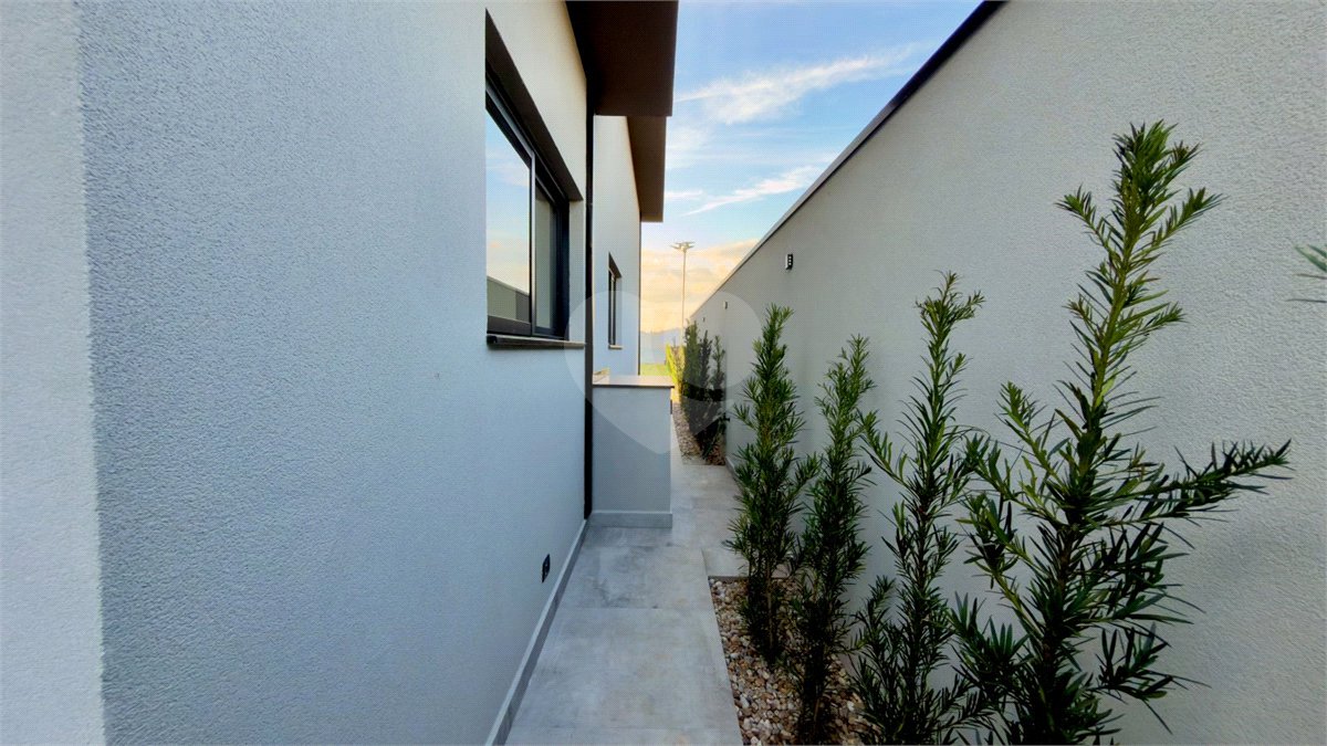 Casa térrea 3 dormitórios (3 suítes), espaço gourmet, piscina, 2 vagas garagem, condomínio fechado com ampla área lazer