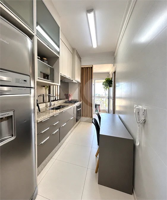 Apartamento de 127 m² em andar alto, com vista livre, 3 suítes planejadas, sacada gourmet envidraçada, 2 vagas e lazer completo, próximo ao Shopping Golden Square e à Avenida Kennedy.