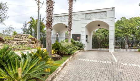 Casa à venda com 3 suítes no condomínio Ecovillágio, São Roque - SP