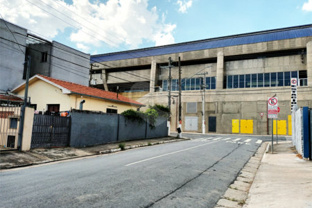 3 minutos a pé do Metrô
