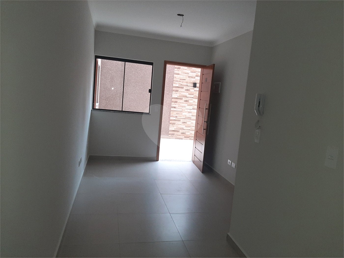 Apartamento com 37m2, 2 quartos, banheiro, sala, cozinha, quintal e 1 vaga de GARAGEM