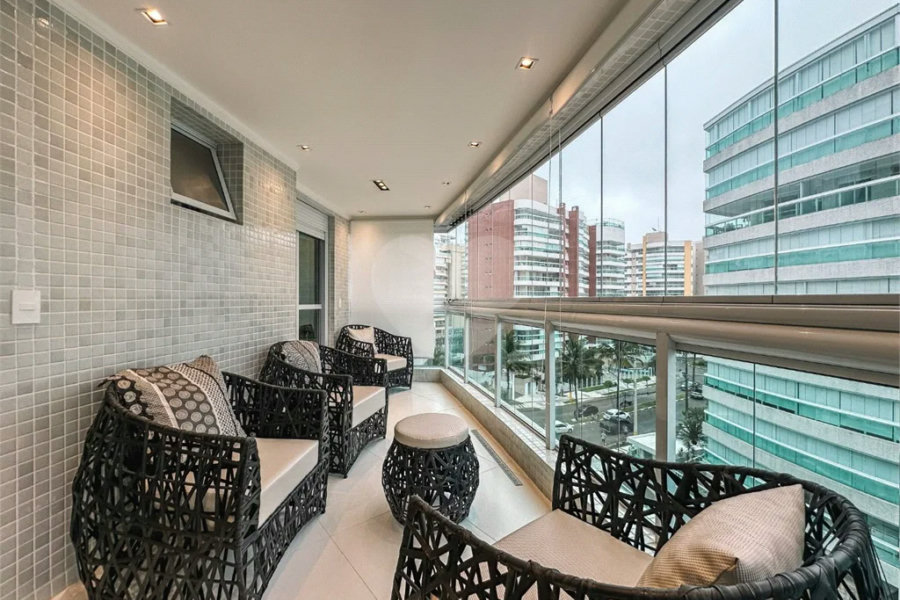 Apartamento à venda com 3 quartos, sendo 2 suítes,  em Riviera de São Lourenço, Bertioga, SP