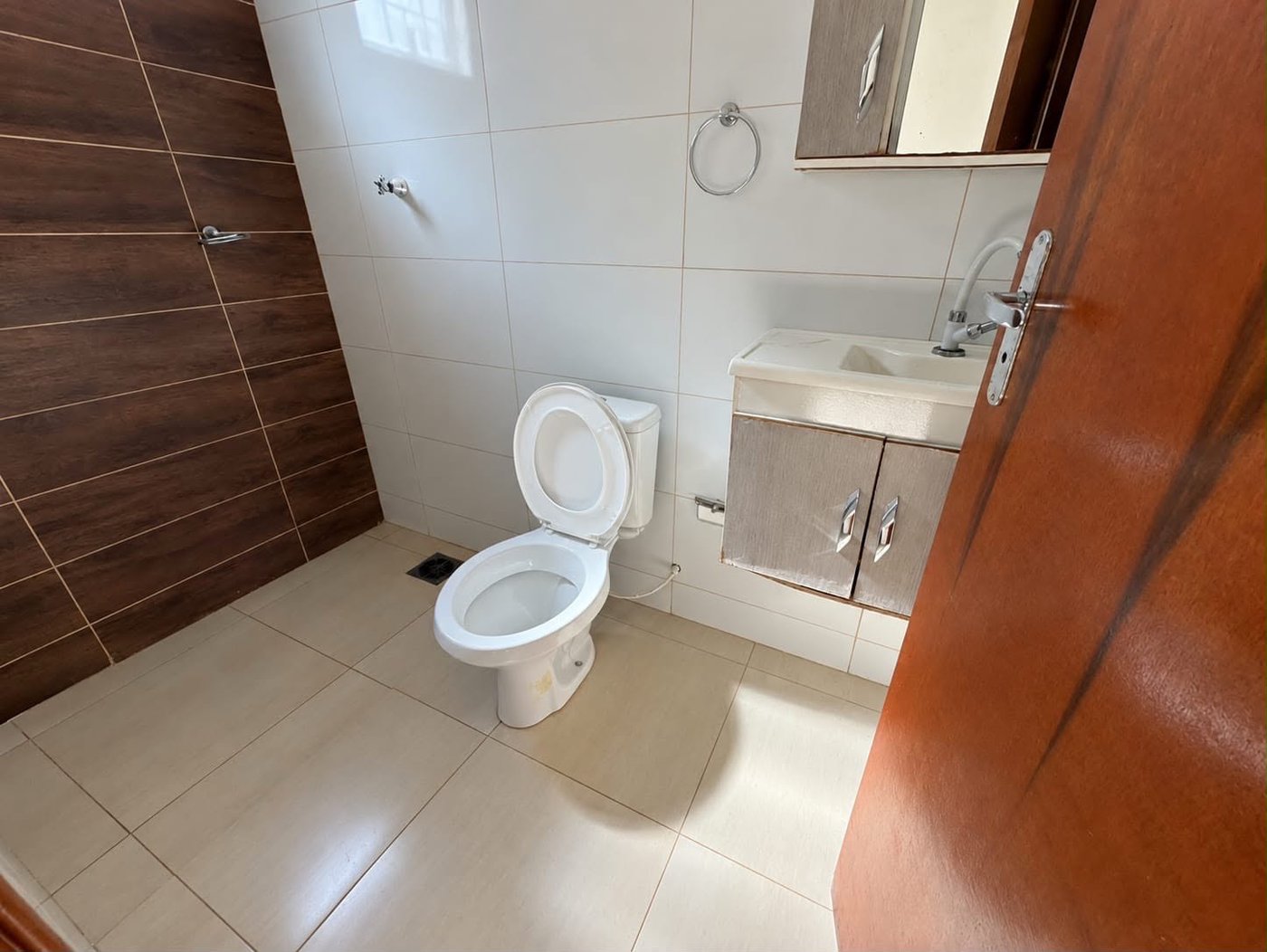 Casa para alugar com 3 quartos, sendo 1 suíte,  em Jardim Paranapunga, Três Lagoas, MS