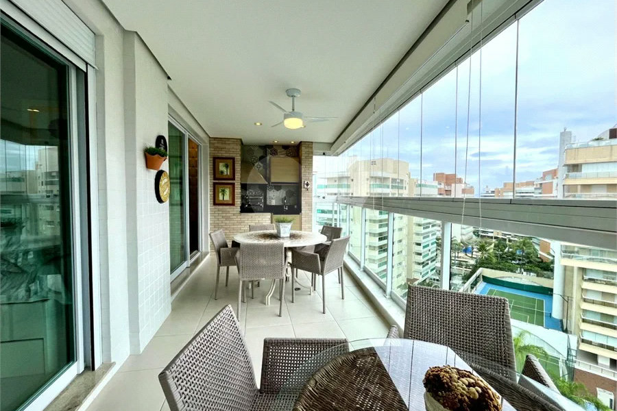Apartamento à venda com 2 quartos, sendo 1 suíte,  em Riviera de São Lourenço, Bertioga, SP