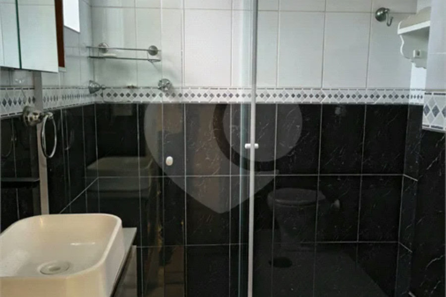 Apartamento com 2 Dormitórios , amplo com 77 metros e com vaga de garagem fixa