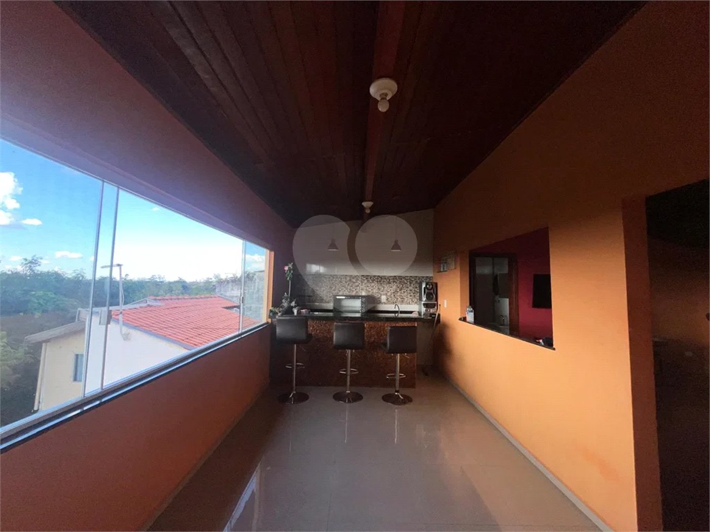 Casa ampla no bairro Terra Rica com 3 pavimentos e excelente estrutura.