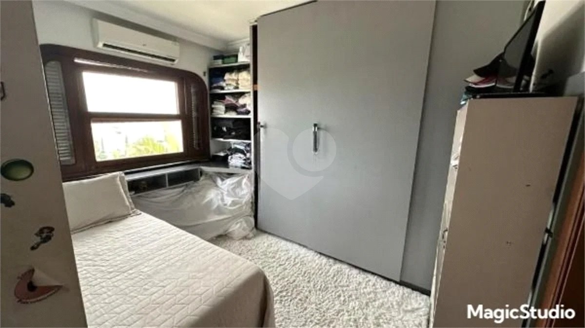Casa com 400m², 4 dormitórios, sendo 3 suítes, 5 vagas de garagem, à venda na Vila Prudente.
