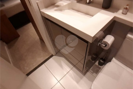 Apartamento com varanda e vaga de garagem à venda no Brás, a 5 minutos do Metrô