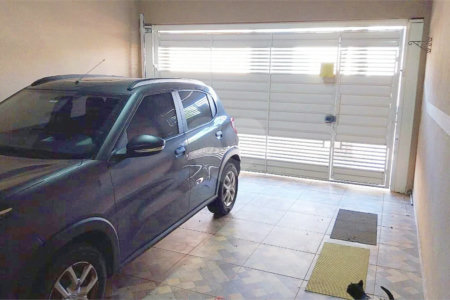 Casa Nova (Apenas 2 Anos) com Suíte: Conforto, Segurança e Localização Privilegiada!