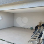 Casa em Atibaia com 3 dormitórios (1 suíte), sala 2 ambientes, piscina, 2 vagas de garagem, aceita financiamento