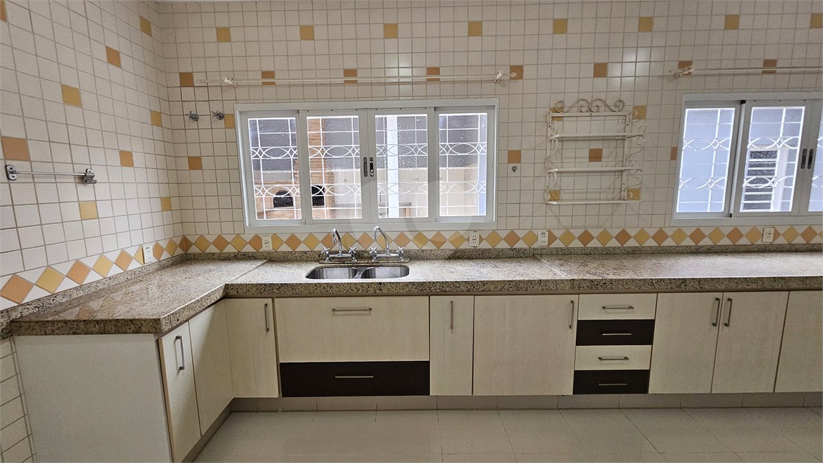 Casa Locação e Venda Condomínio Portal de Itaici 04 Dormitórios 02 suítes