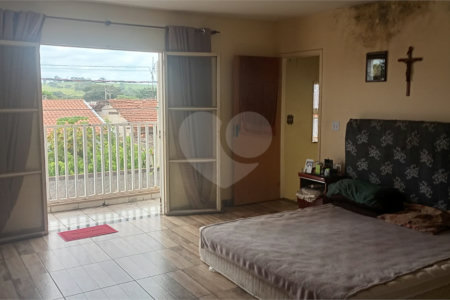 Sobrado à venda com 3 quartos, sendo 1 suíte, em Parque Residencial Maria Stella Faga, São Carlos, SP