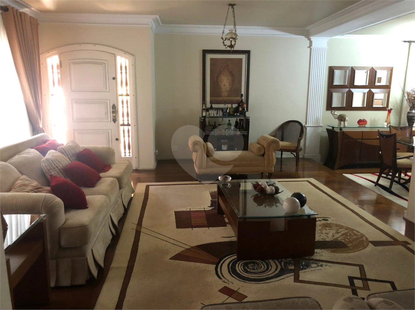 Sobrado com 363m² à venda no Alto da Moóca - 3 suítes e 6 vagas.