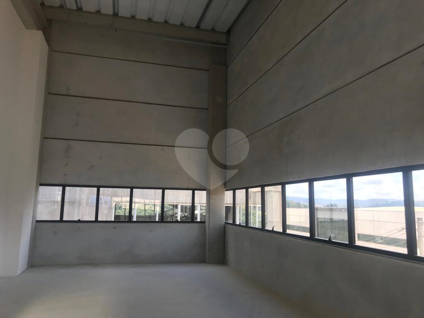Galpão industrial com renda à venda em Cotia