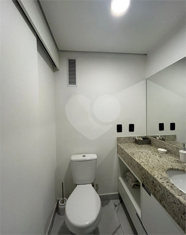 Apartamento 2 quartos, sendo 1suíte. 2 banheiros. Cozinha americana. Living com 2 ambientes com varanda gourmet,