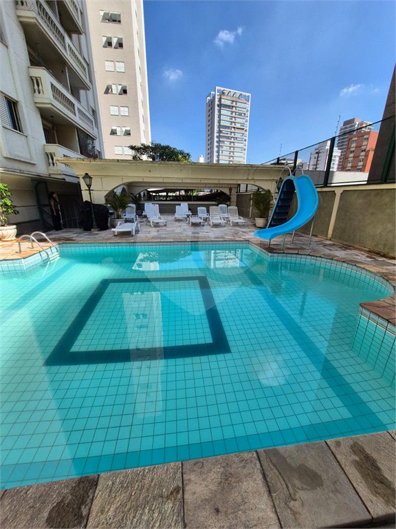 Apartamento para venda em Moema com 2 quartos, sendo 1 suíte, 1 vaga, 62 m²