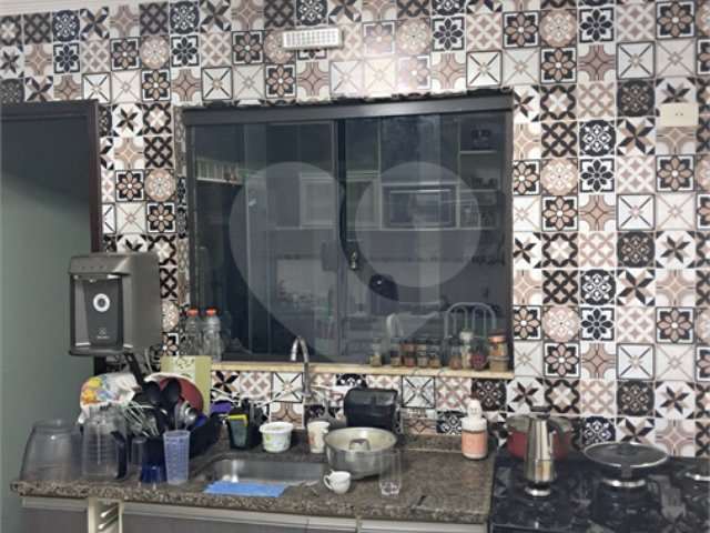 Sobrado à venda com 2 quartos, sendo 1 suíte,  em Jardim Vivan, São Paulo, SP
