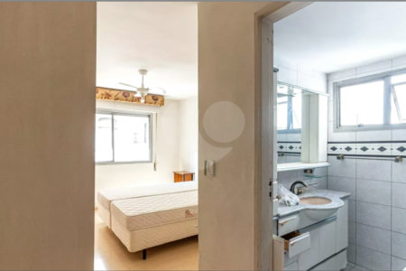 Este elegante apartamento em Higienópolis oferece 224m² de área muito bem distribuída, perfeito para quem valoriza conforto