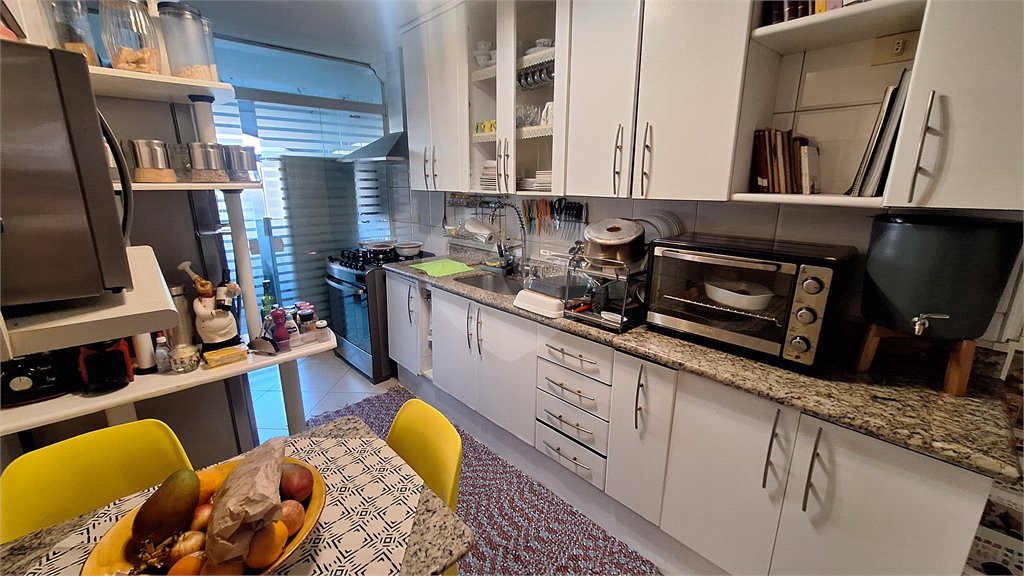 Apartamento a venda em Perdizes, 3 dormitórios, sendo 2 suítes e 2 vagas de garagem