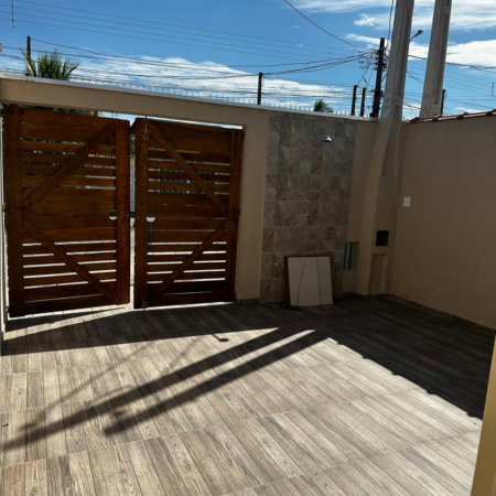 Casa à venda com 2 quartos, sendo 1 suíte, em Nova Itanhaém, Itanhaém - SP