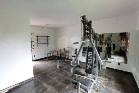 Casa térrea no Condomínio Faber I.