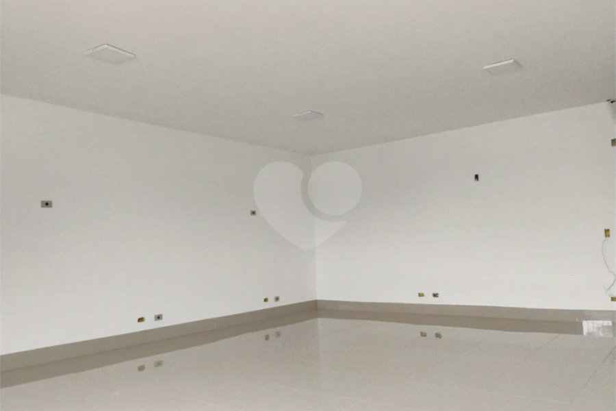 Aluga-se sala comercial na Vila Santa Catarina
