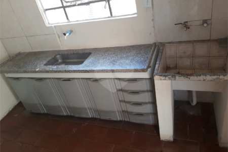 Casa térrea + Sala Comercial na Vila Prado.