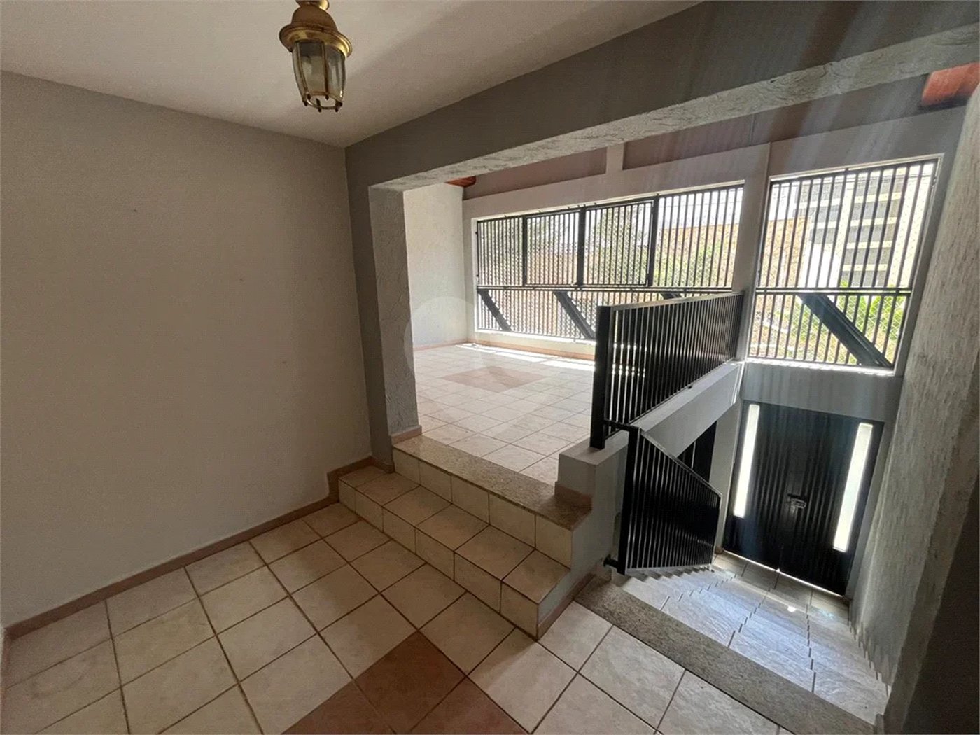 Casa Assobradada à Venda – Conforto, Excelente Acabamento e Localização Central