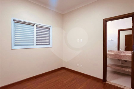 Casa à venda com 3 quartos, sendo 3 suítes, no condomínio Village Damha III, São Carlos - SP