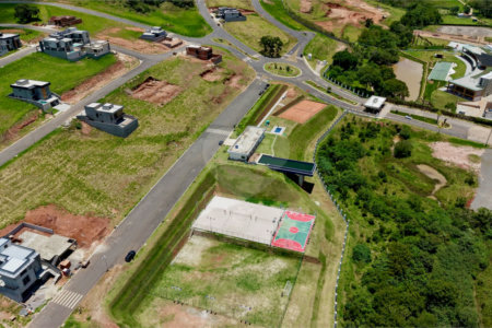 Casa térrea 3 dormitórios (3 suítes), espaço gourmet, piscina, 2 vagas garagem, condomínio fechado com ampla área lazer