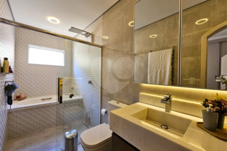 Casa térrea em Atibaia com 3 dormitórios (2 suítes), piscina, espaço gourmet, condomínio fechado